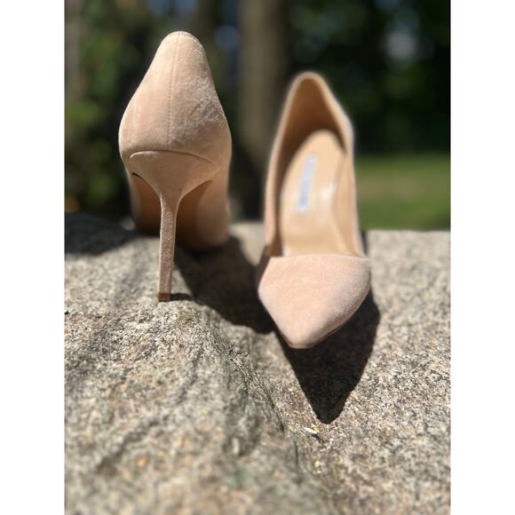 Manolo Blahnik Nude Suede Heels - Picture 8 of 14
